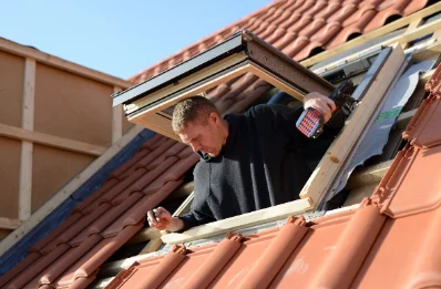 Pose de fenêtres de toit Velux à Lhoumois